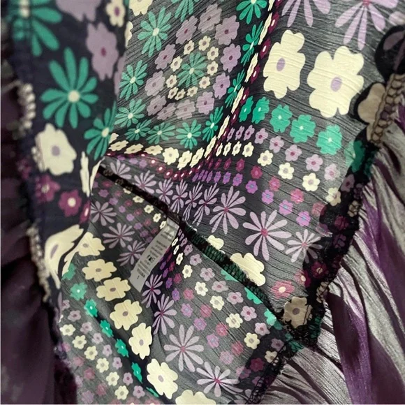 Unyx purple flower tunic. It is a bit sheer, you can see in the 4th picture - Picture 4 of 6